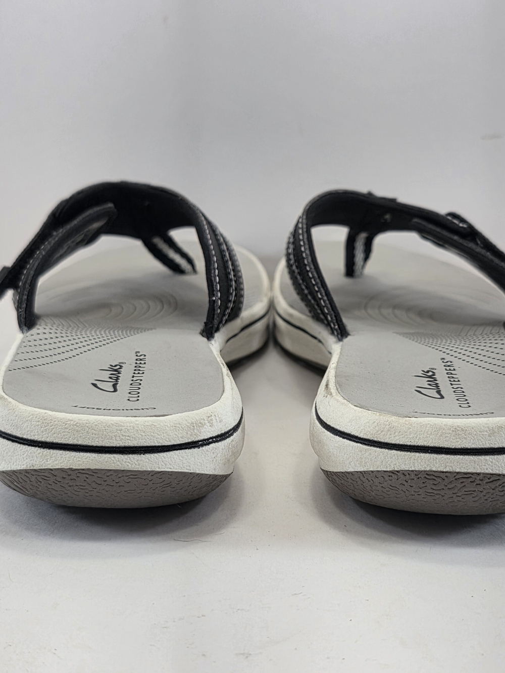 Clarks Cloudsteppers Women’s 7 Black Thong Sandals Cushion Soft Comfort - Picture 6 of 9